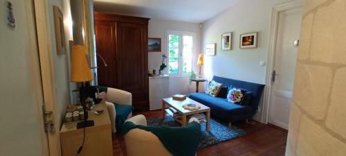 Un lugar para sentarse en L'ESCALE DE BEL AIR Chambres d'hôtes