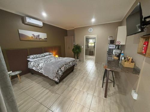 Μια τηλεόραση ή/και κέντρο ψυχαγωγίας στο Azalea Accommodation