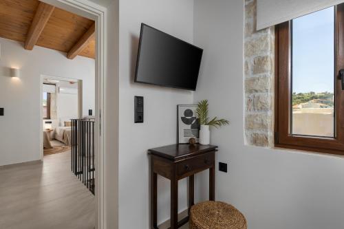 TV a/nebo společenská místnost v ubytování Villa Esteria