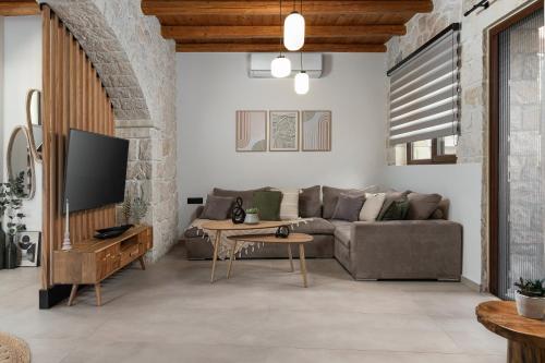 TV a/nebo společenská místnost v ubytování Villa Esteria