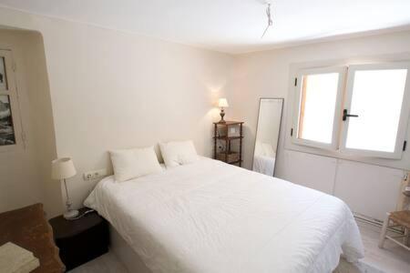 Postel nebo postele na pokoji v ubytování Apartament Central amb terrassa