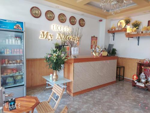 Vstupní hala nebo recepce v ubytování Khách Sạn Mỵ Nương