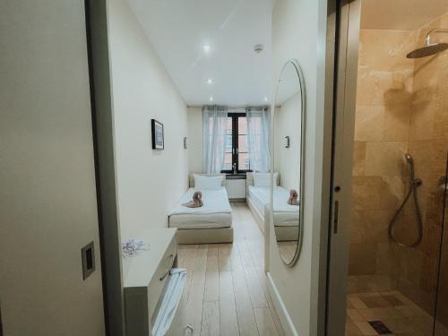 a bathroom with two beds and a shower at KAMIENICA MORSKA in Sopot