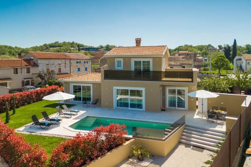 an aerial view of a house with a swimming pool at Beautiful Villa Onit with outdoor pool in Vizinada in Ferenci