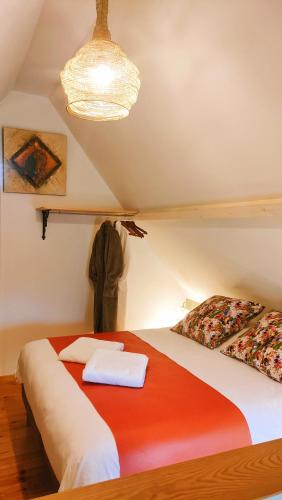 Postel nebo postele na pokoji v ubytování Les Logis d Ussé
