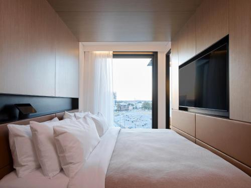 Letto o letti in una camera di Little National Hotel Newcastle