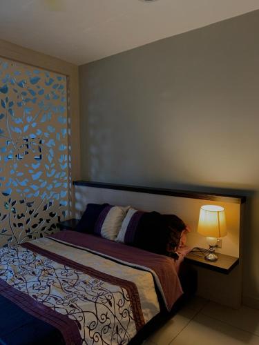 Postel nebo postele na pokoji v ubytování KBCC Apartment Permai Homestay