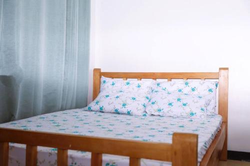 Un pat sau paturi într-o cameră la Tranquil Masaki Stylish Studio