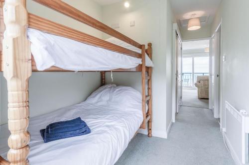 Krevet ili kreveti na sprat u jedinici u okviru objekta 36 Beach Court - 1 Bed Apartment - Saundersfoot