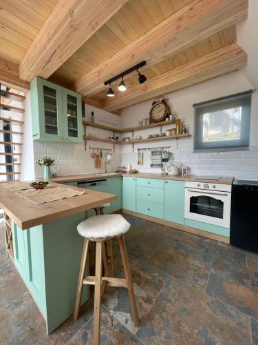 Η κουζίνα ή μικρή κουζίνα στο 4seasons