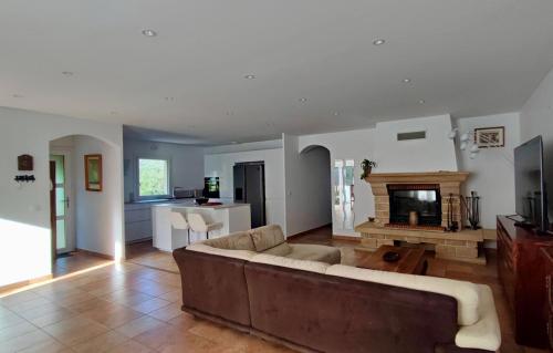 Photo de la galerie de l'établissement Villa avec piscine vue Sainte Victoire, à Châteauneuf-le-Rouge
