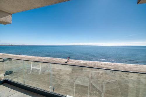 Fotografie z fotogalerie ubytování Azzurro Beachfront - Sea View v destinaci Năvodari