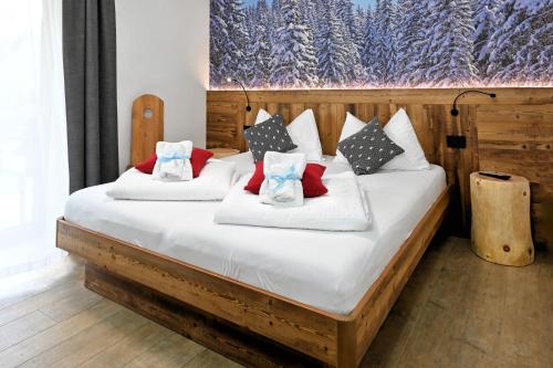 a bedroom with two beds with pillows at Mas dei Masi in Cavalese
