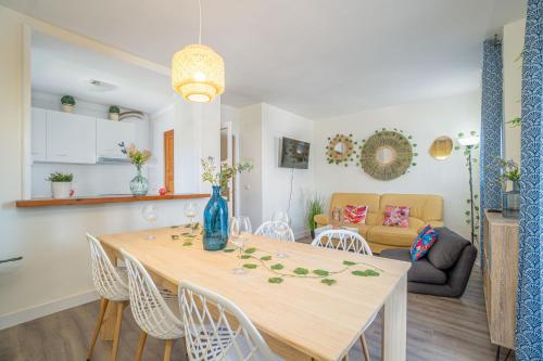 EST1-SPACIOUSS appartment in the BEACH, BBQ, downtonwn, parking, fast WIFI Fibre