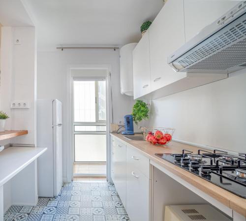 Kép EST1-SPACIOUSS appartment in the BEACH, BBQ, downtonwn, parking, fast WIFI Fibre szállásáról Rosesben a galériában