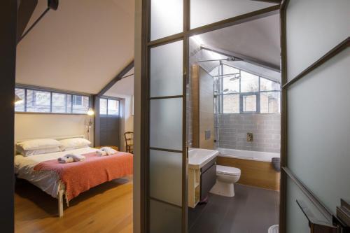 Postel nebo postele na pokoji v ubytování 1 Monkgate Yard