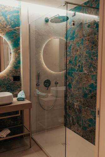 Un baño de Lumia Hotel