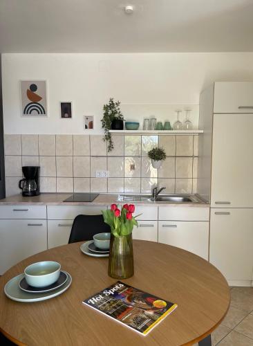 PAMA LUKO Apartment with Snack Kitchen, GYM & Tennis,100m from sea