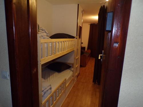 a room with a bunk bed and a hallway at Studio 4 personnes Résidence les Centaurées in Gresse-en-Vercors