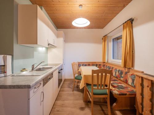Kuchyňa alebo kuchynka v ubytovaní Apartment in Neustift with a ski storage