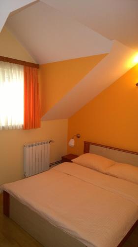 a bedroom with a bed and a window at Pansion Rody in Gornja Stubica