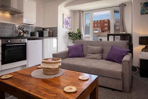 Η κουζίνα ή μικρή κουζίνα στο 02 Holmfield ( with sun terrace)