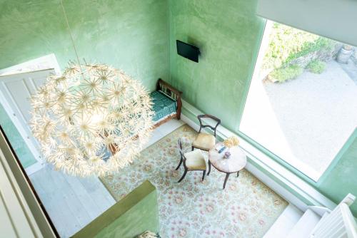 an overhead view of a room with two chairs and a large window at Posada Rolisas in Polanco