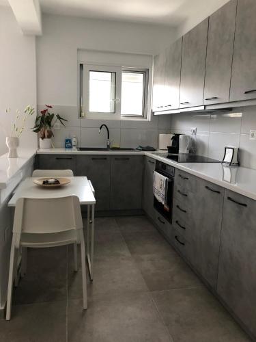 Dapur atau dapur kecil di Daniel's House - Palaia Fokaia