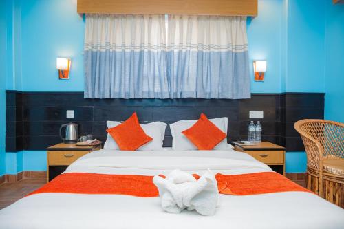 En eller flere senge i et værelse på Hotel The Billabong Garden Pokhara