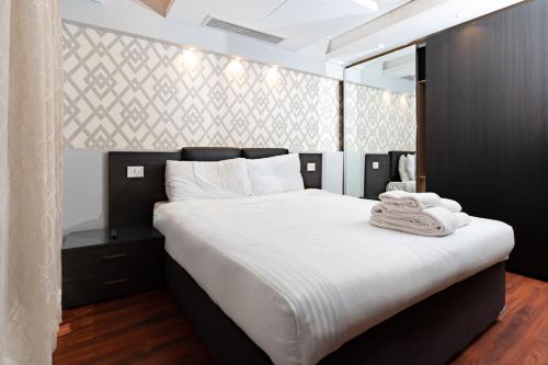 מיטה או מיטות בחדר ב-VESTA - New Cairo Residence
