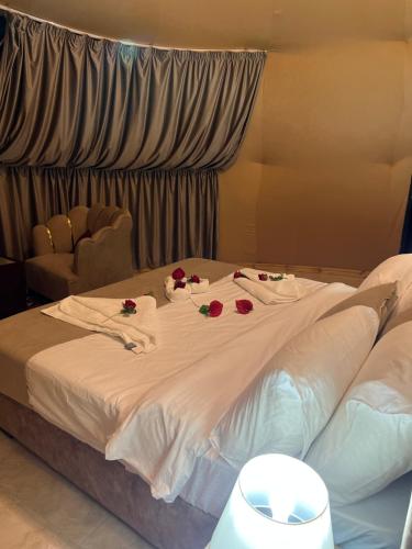 Ένα ή περισσότερα κρεβάτια σε δωμάτιο στο Wadi Rum Rose camp