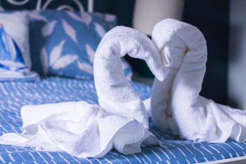 a pair of towel animals on a bed at Beach House in Berwick Upon Tweed - 2 Double Bedrooms in Spittal