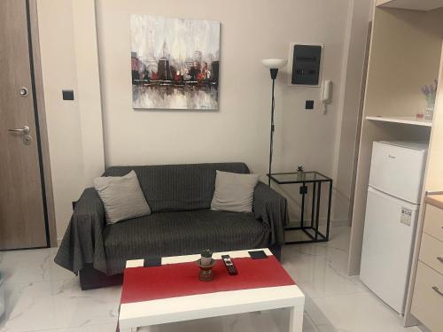 Cozy flat in Hilton, central Athens, 3' metro, VFM!