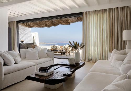 Χώρος καθιστικού στο Myconian Panoptis Escape, a member of Small Luxury Hotels of the World