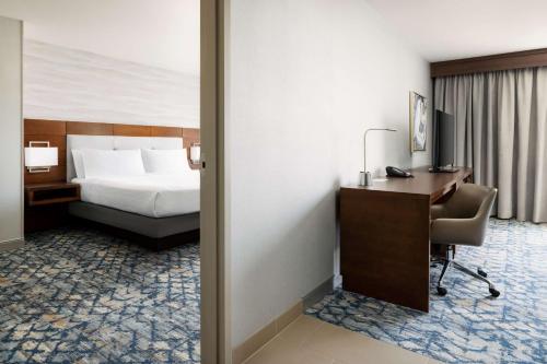 Letto o letti in una camera di Hilton Garden Inn Palo Alto