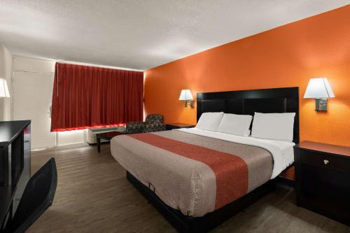 Postel nebo postele na pokoji v ubytování Econo Lodge
