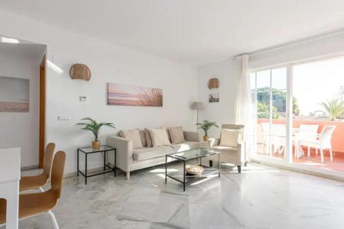 Alvarito Playa Marbella front beach apartment