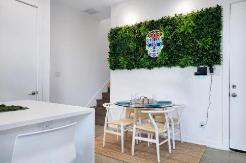 a kitchen with a table and a green wall at Modern SA Home Nr DT River Walk Alamo WiFi in San Antonio