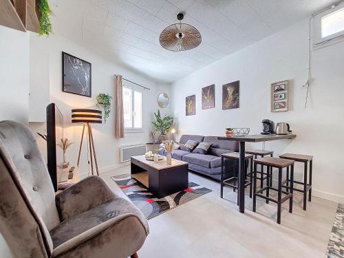 a living room with a couch and a table at La Sensuelle Parenthèse in Sète
