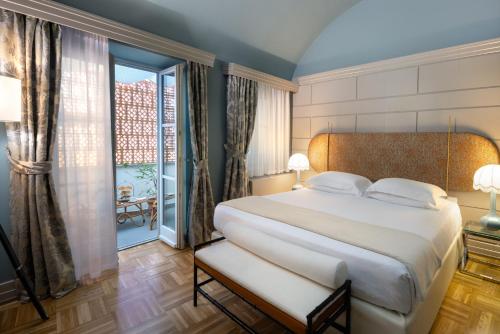 a bedroom with a large bed and a balcony at Hotel Number Nine in Florence