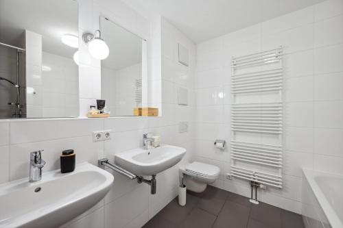 a white bathroom with a sink and a toilet at EXQUIS 4BR Design Apart-Haus I 2 Parken I Balkon in Böblingen