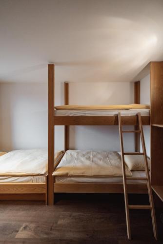 Postel nebo postele na pokoji v ubytování Seiser Alm Plaza