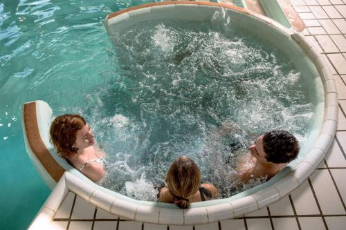 a group of people in a hot tub at LA MARMOTTE appartement T2 classé 3 étoiles in Aulus-les-Bains