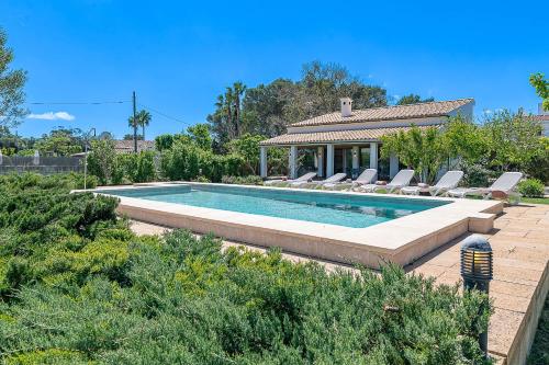 Villa Siller Roqueta by Sealand Villas