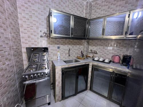 a kitchen with a stove and a sink at Welltima Teranga in Dakar