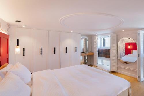 Agora Suites