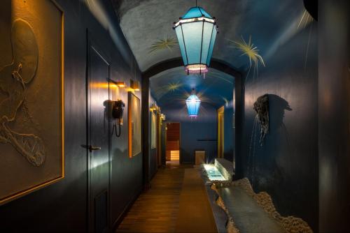 a hallway with a light fixture and a hallway with a hallwayngth at Hotel Number Nine in Florence
