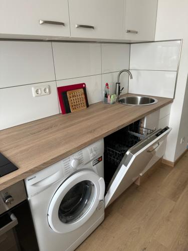 a kitchen with a washing machine and a sink at City-See Central Apartment in Marl