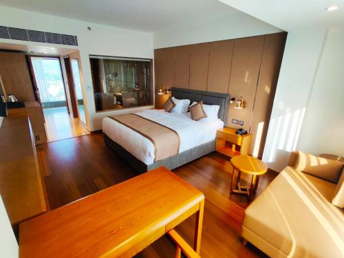 Ένα ή περισσότερα κρεβάτια σε δωμάτιο στο Pride Hotel Udaipur