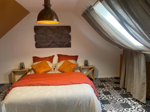 Tempat tidur dalam kamar di Gîte de campagne